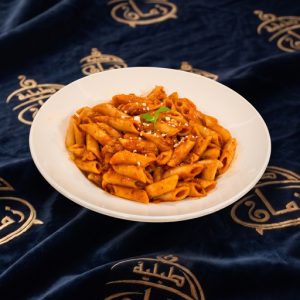 مكرونة بالصلصة الحمراء